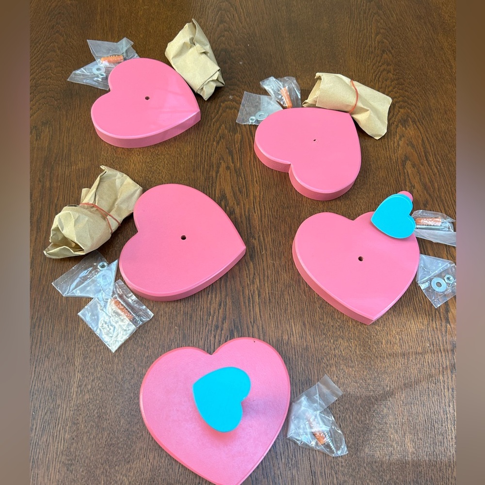 5 complete Heart shape Hook sets, pink/blue. Wow that little girl or paint blue!